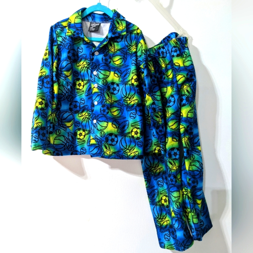 Boys Bright Flannel PJs Size 5/6 Football Basketball Baseball Soccer